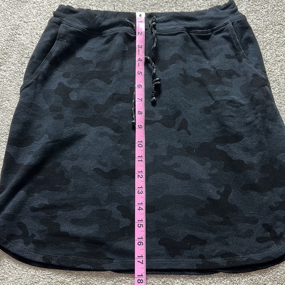 Sundry for Evereve Causal Skirt - Picture 3 of 6